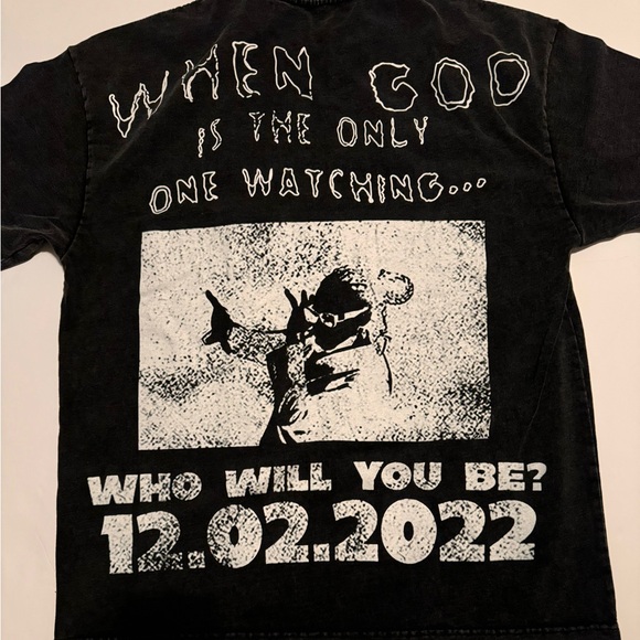 Designer T-shirt Size Large - Picture 4 of 4